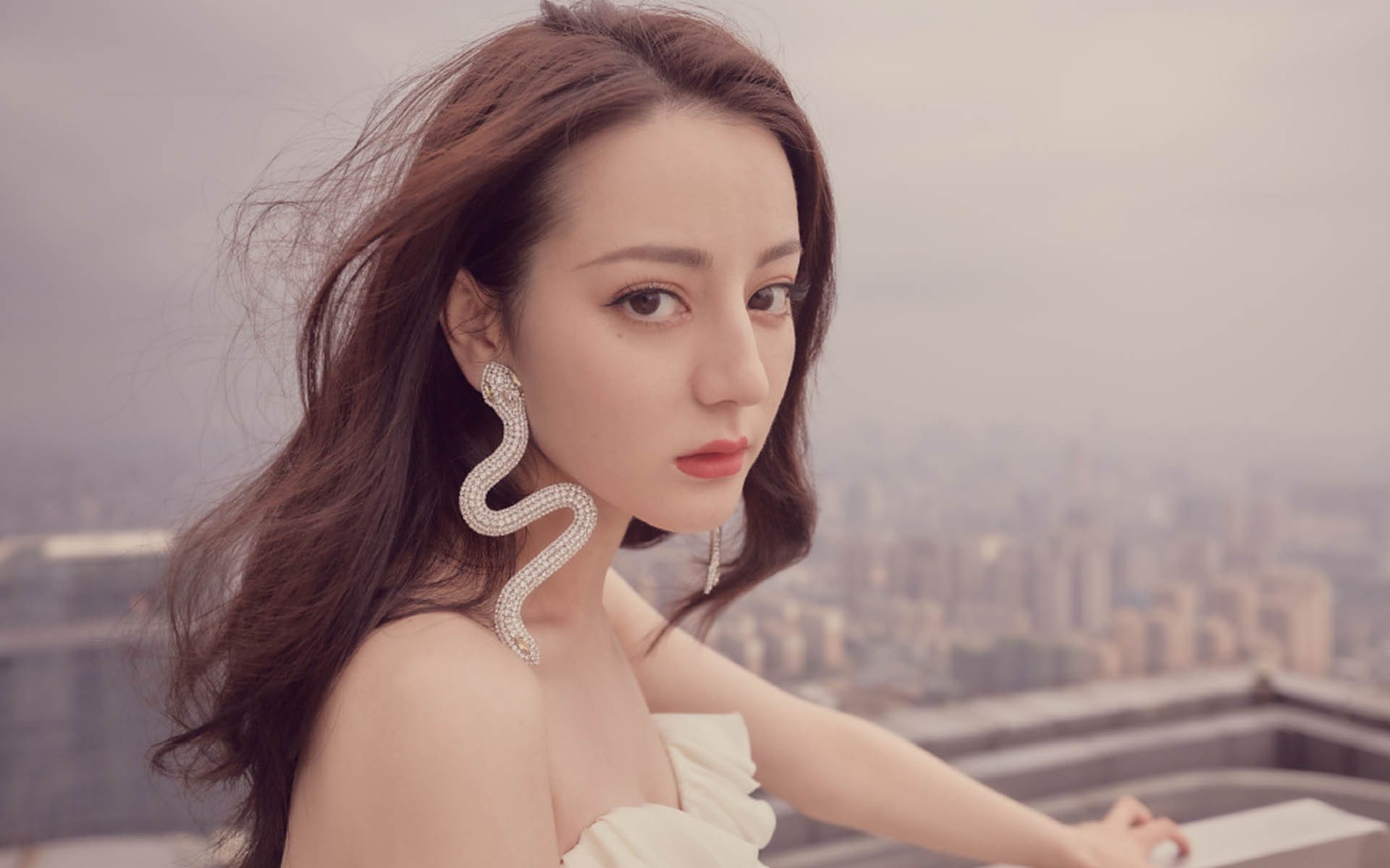 热刺后防线站位改进明显提升稳定性,热刺防守