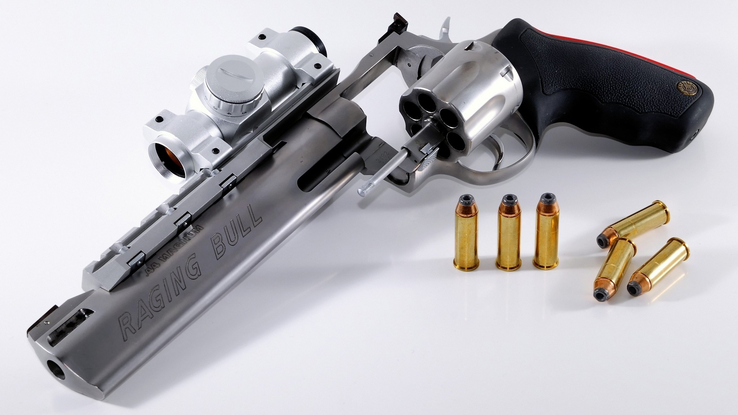 篮网训练营中外援与本土球员配合渐入佳境,篮网公开训练营合照