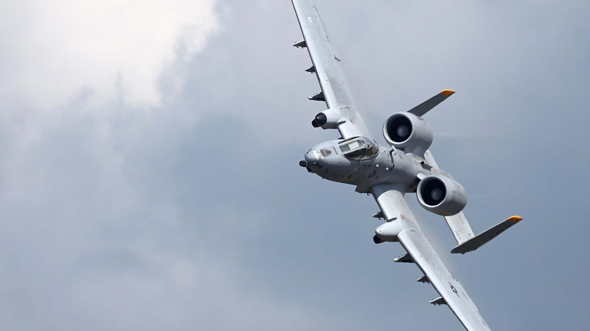 中国足球退役球员经验传承机制与教练角色转换,足球运动员退役当教练